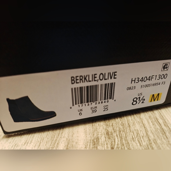 NEW OLIVE DR SCHOLLS BOOTS 8.5M - Picture 8 of 8